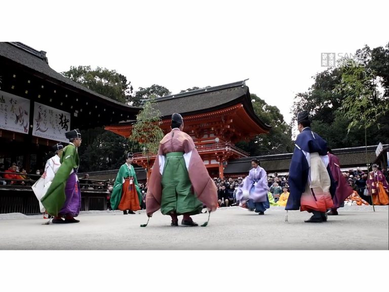 Kyoto Shrine Kicks Off New Year with Match of “Kemari” Ball Game Dating from 7th Century