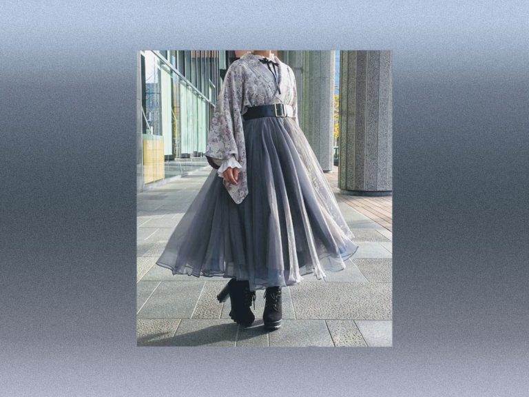 Kimono fashion enthusiast’s layered skirt-over-kimono look earns praise online