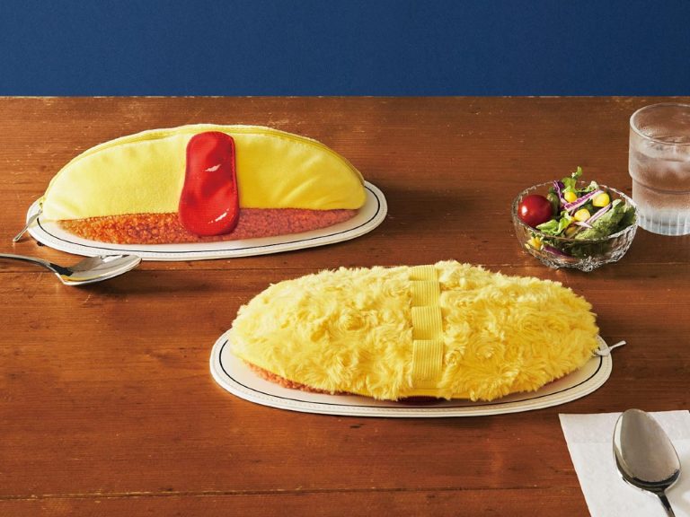 Transforming Japanese omelette rice pouch recreates the big reveal in delicious detail