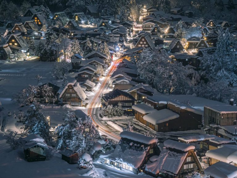 Photographer captures stunning shots of Japan’s famous remote mountain village in snow