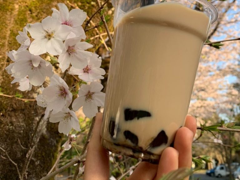 City girl shows country-living power and impresses with bubble tea made from scratch!