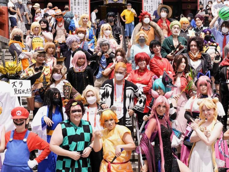 Cosplayers from All Over the World Gather for Nagoya Parade