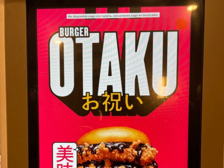 “Why do Japanese people eat KFC for Christmas?”  KFC Spain answers with Otaku Burger