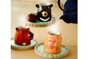Adorably Soothing Cups Modeled After Capybara, Monkeys, And Bears Relaxing In Japanese Hot Springs