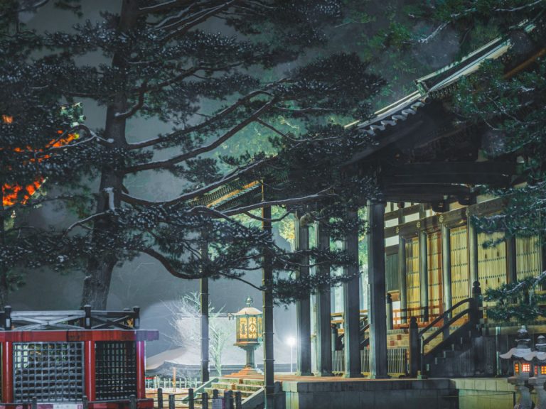 Photographer’s stunning shots of gorgeous mountain temple look straight out of an anime