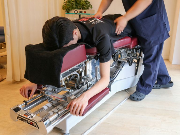 Japan opens up chiropractic service for gamers with bad posture