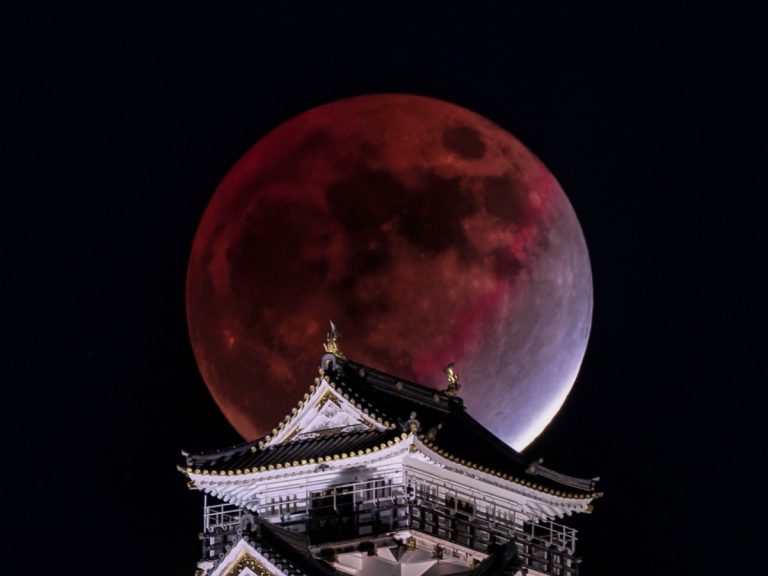 Japanese photographer captures beautiful shot of lunar eclipse over Gifu Castle