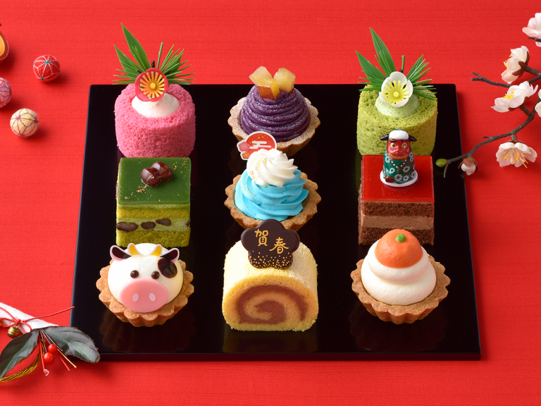 Gorgeous New Year cake set from Japanese confectioners is inspired by Mount Fuji and Chinese Zodiac