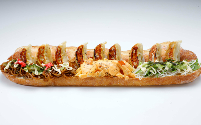Japan’s Gyoza Hot Dog is the Pinnacle of Junk Food Achievement