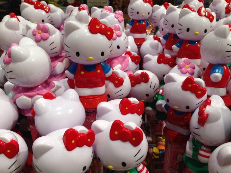 Founder of Hello Kitty Proprietor Bows Out After 60-year Career