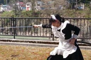 Japanese maid drops jaws with incredible swordmaster skills