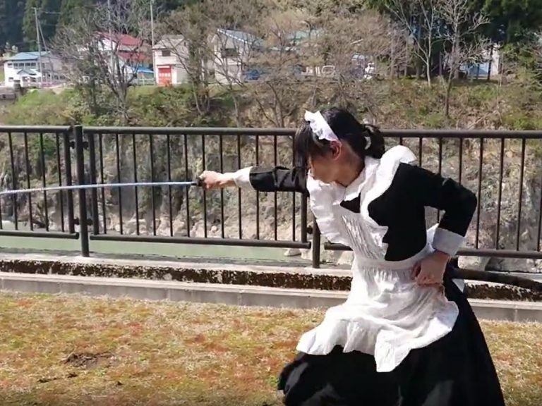 Japanese maid drops jaws with incredible swordmaster skills