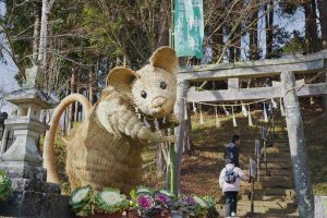 Local Senior Citizens Build Beautiful Straw “Year of The Rat” Guardian In Front Of Shrine