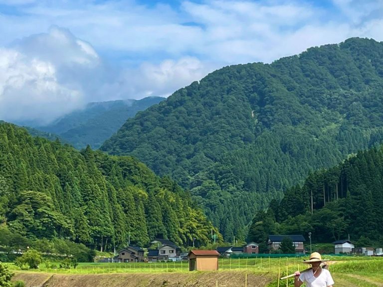 Old man farmer in Japanese countryside turns out to be photographer’s dream model