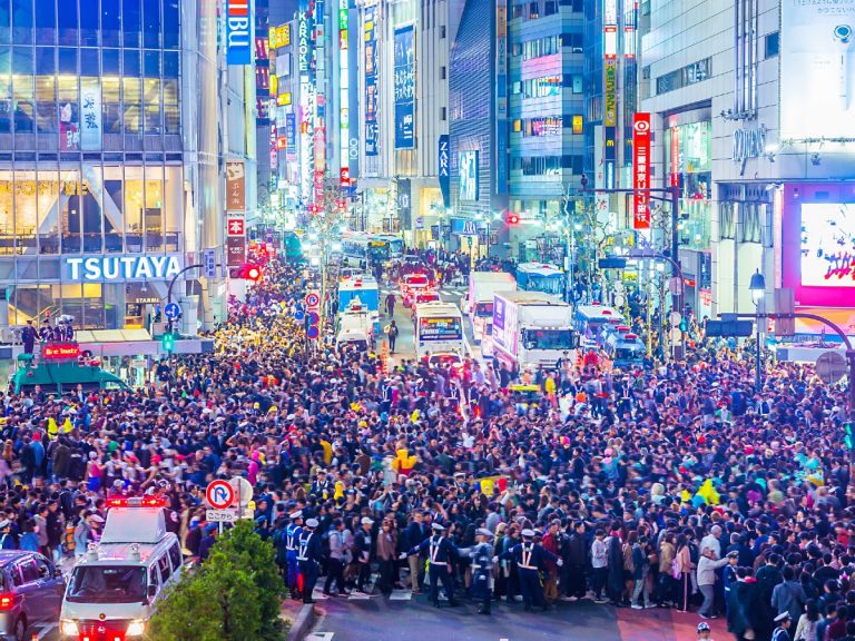 Tokyo department store praised for refusing entry to costumed Halloween partiers