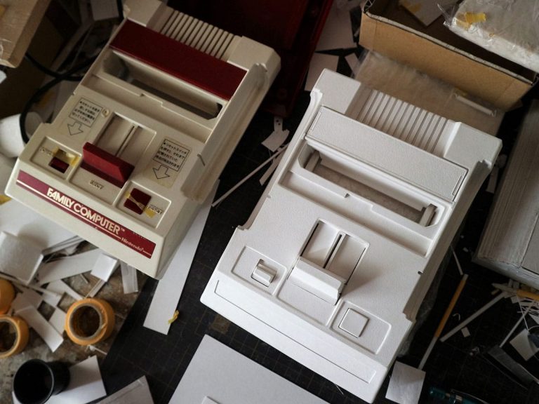 That’s paper!? Artist’s mindblowing Nintendo Famicom is accurate down to the circuit boards