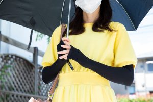 Can Japanese men warm up to parasols as a way to beat the heat?