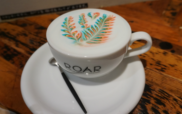 Beautiful Rainbow Latte Art from Roar Coffee Shop Tokyo
