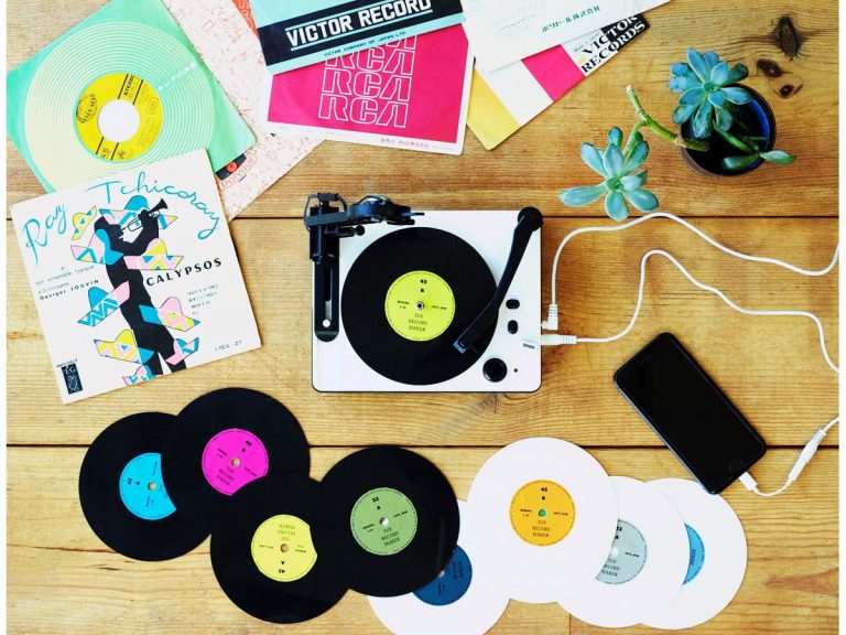 Toy record maker which engraves records with a smartphone reissued after sold-out first run