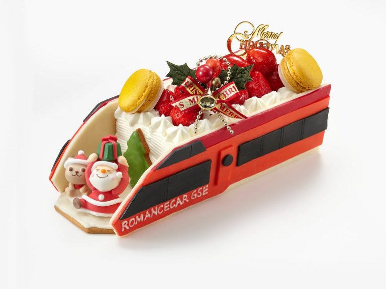 Odakyu Department Store comes up with a fully edible Romancecar Christmas cake