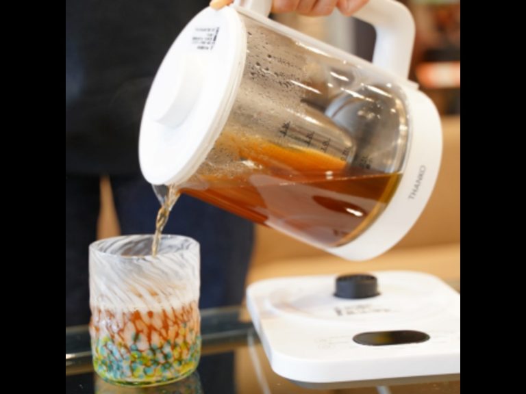 New Japanese kettle boils water and brews tea at the same time