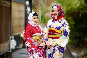 Muslim Women Can Rent Wagara Hijabs To Match Kimonos At Yumeyakata in Kyoto